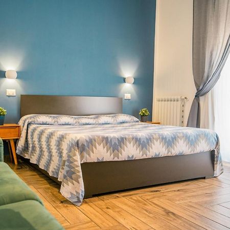 Hub Ferroviario - 12 Posti Letto Per Il Tuo Gruppo A Napoli Con Wifi E Netflix Bed & Breakfast Exterior photo