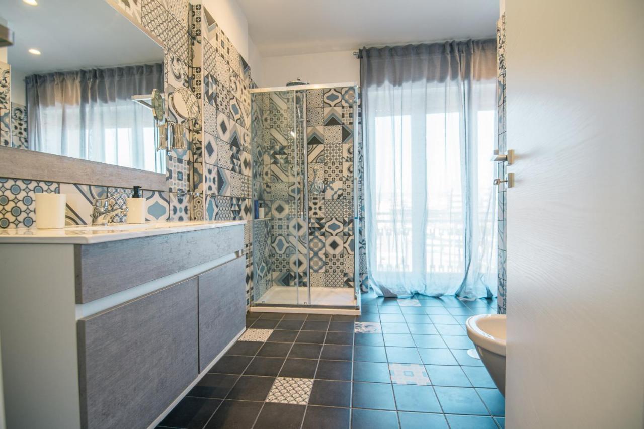 Hub Ferroviario - 12 Posti Letto Per Il Tuo Gruppo A Napoli Con Wifi E Netflix Bed & Breakfast Exterior photo