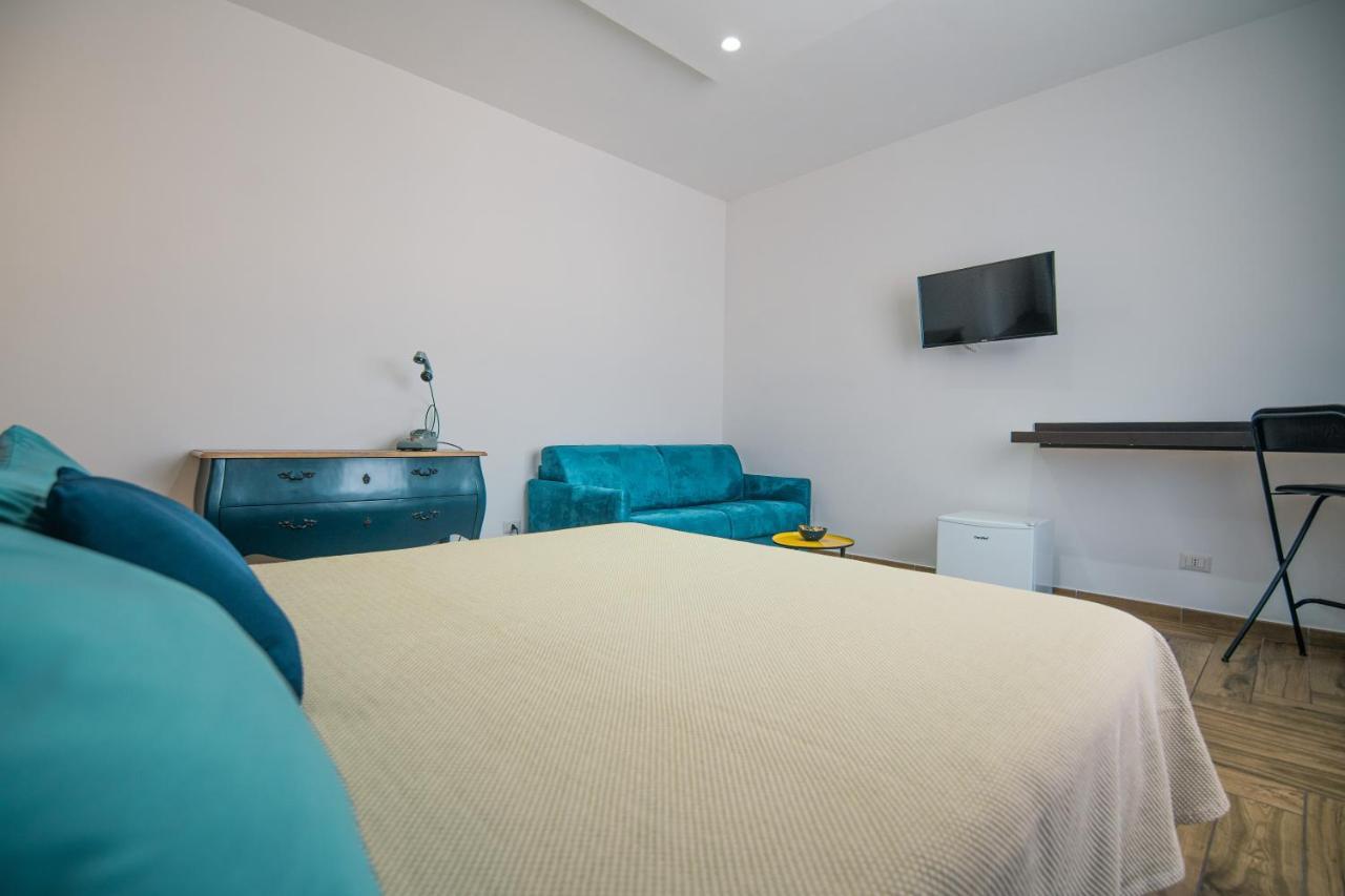 Hub Ferroviario - 12 Posti Letto Per Il Tuo Gruppo A Napoli Con Wifi E Netflix Bed & Breakfast Exterior photo