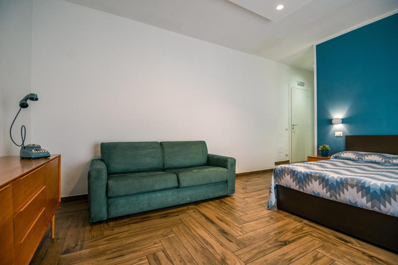 Hub Ferroviario - 12 Posti Letto Per Il Tuo Gruppo A Napoli Con Wifi E Netflix Bed & Breakfast Exterior photo