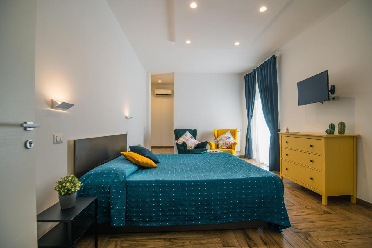 Hub Ferroviario - 12 Posti Letto Per Il Tuo Gruppo A Napoli Con Wifi E Netflix Bed & Breakfast Exterior photo