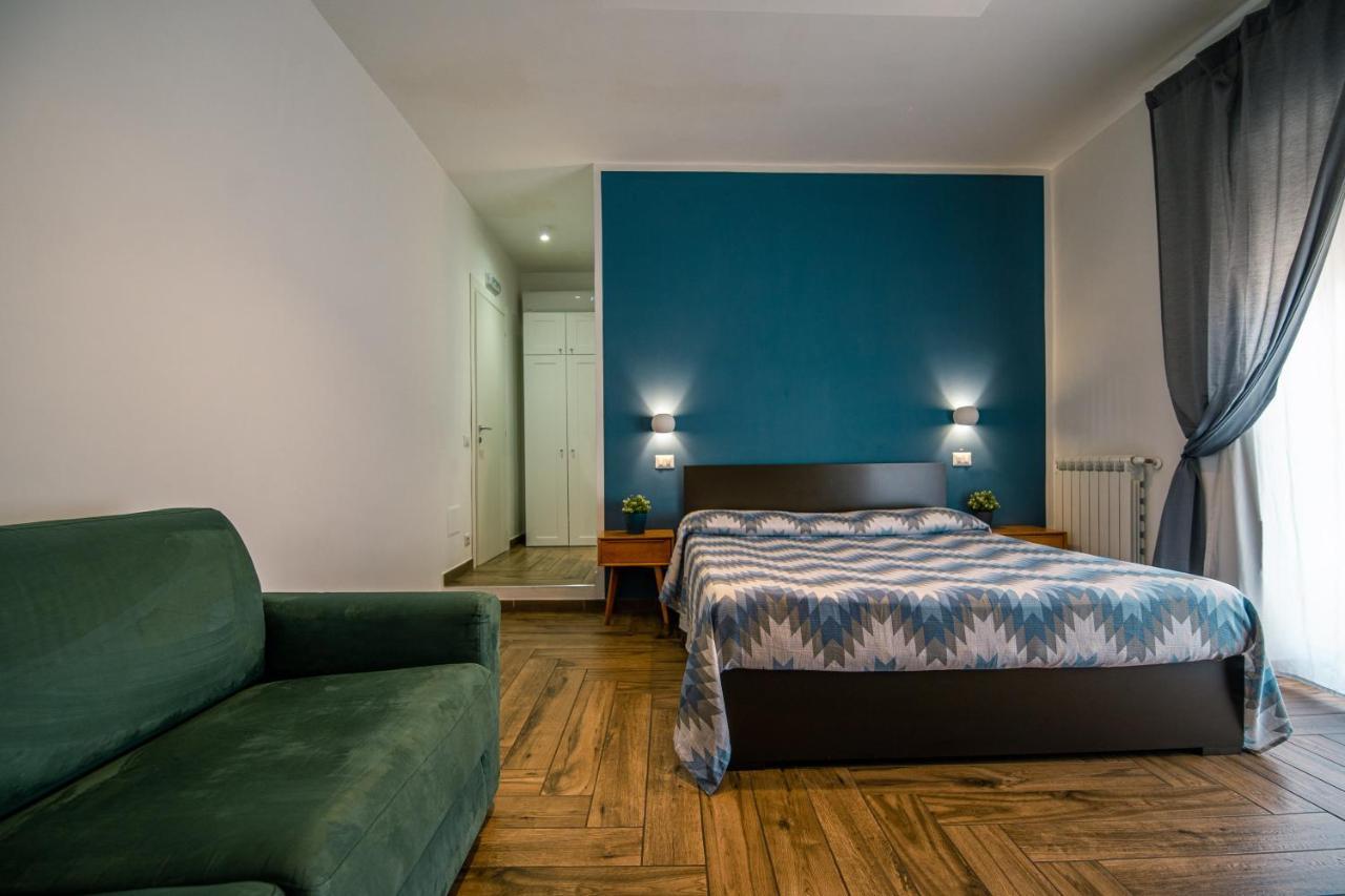 Hub Ferroviario - 12 Posti Letto Per Il Tuo Gruppo A Napoli Con Wifi E Netflix Bed & Breakfast Exterior photo